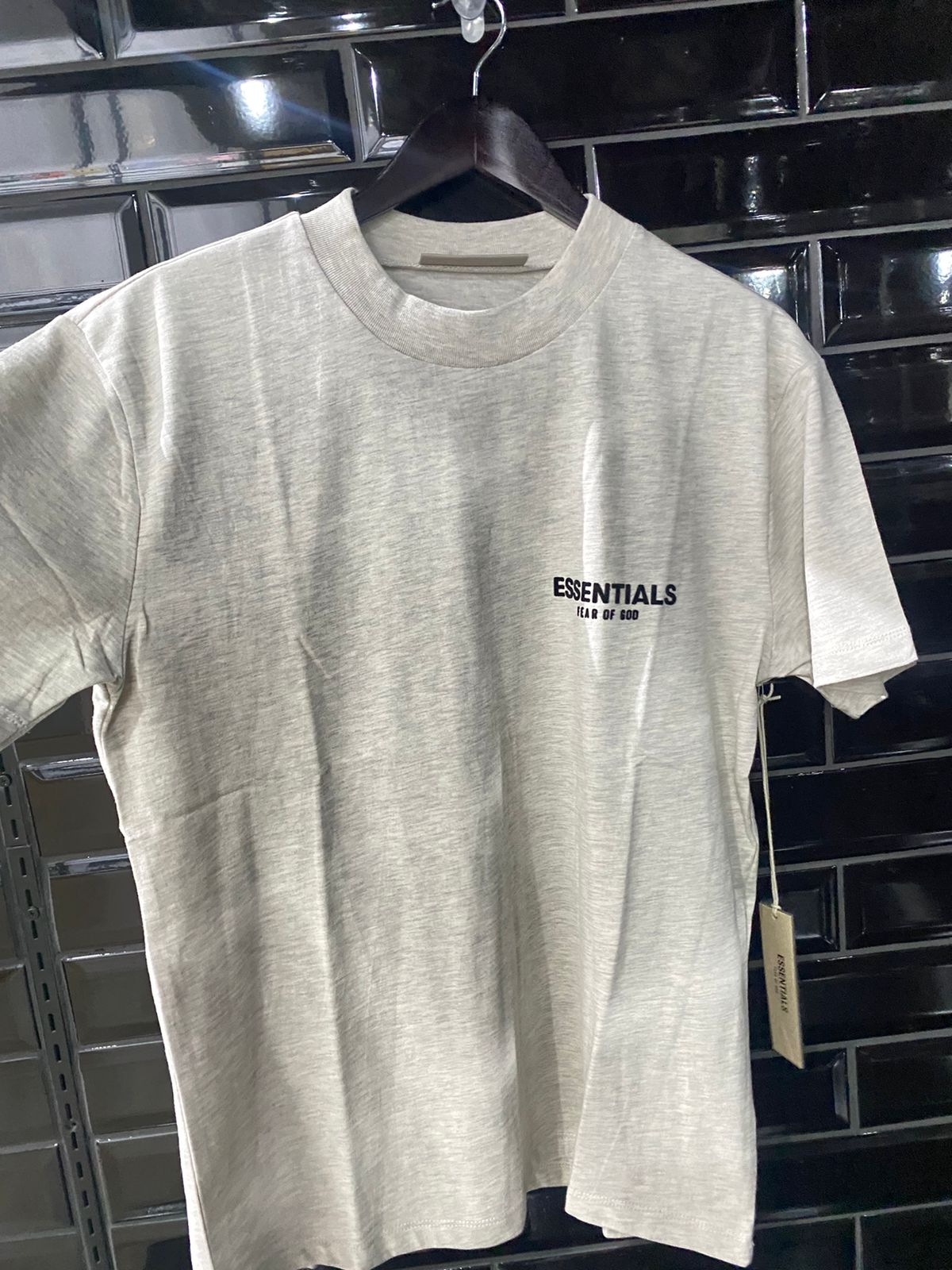 ESSENTIALS TEE	LIGHT OATME