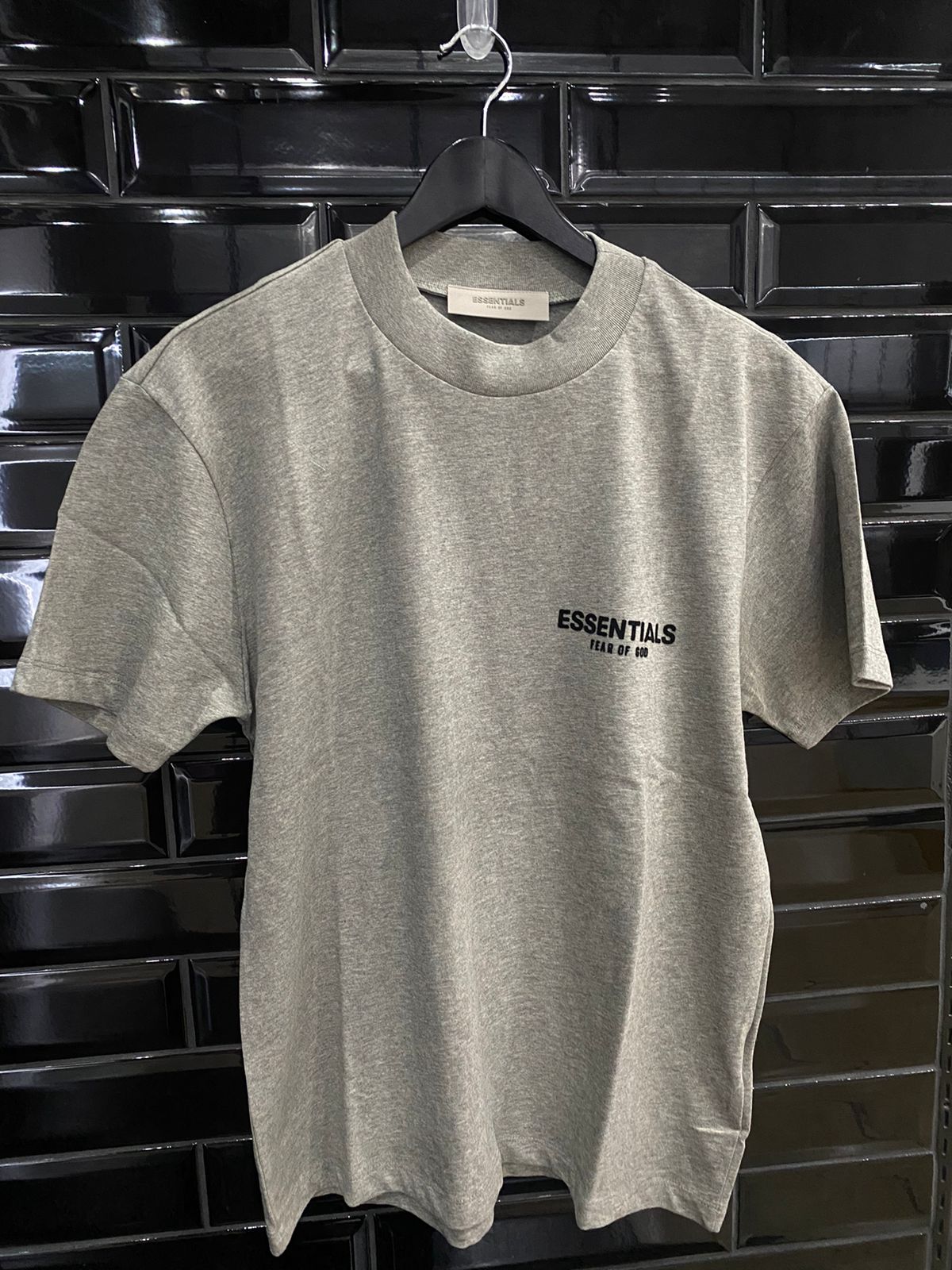 ESSENTIALS TEE	DARK OATMEA