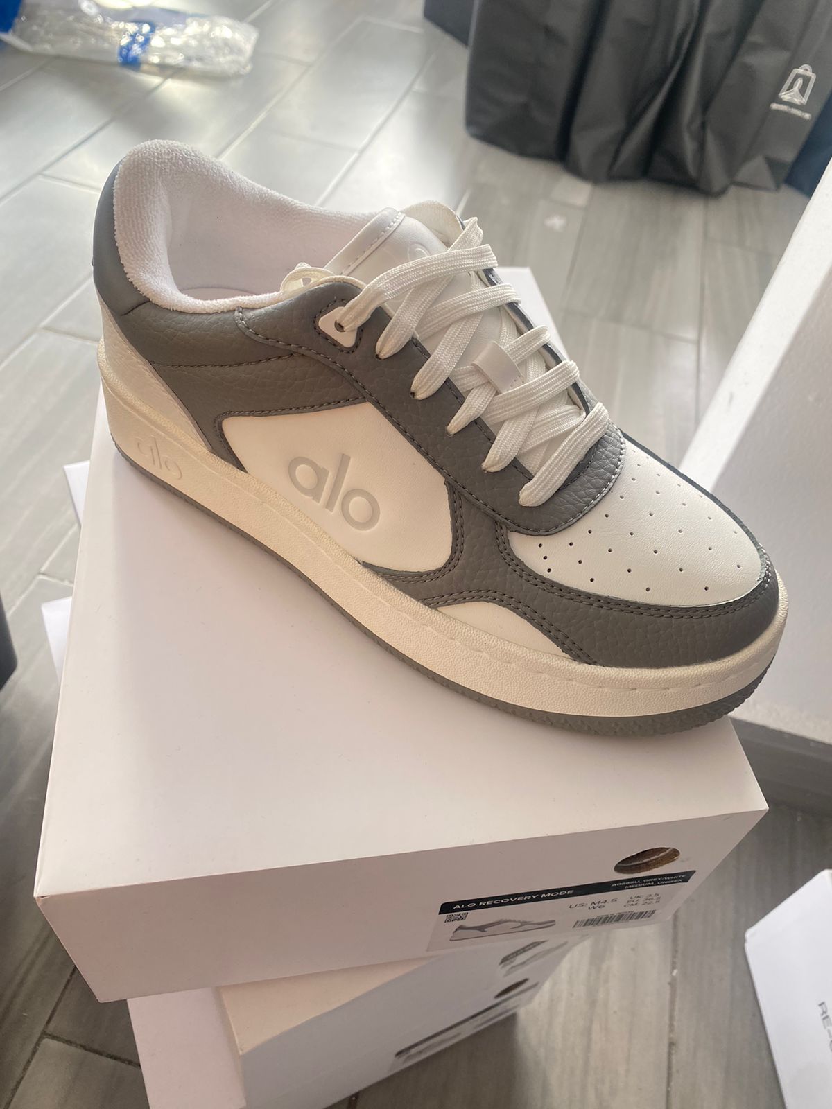 ALO RECOVERY MODE GREY/WHITE