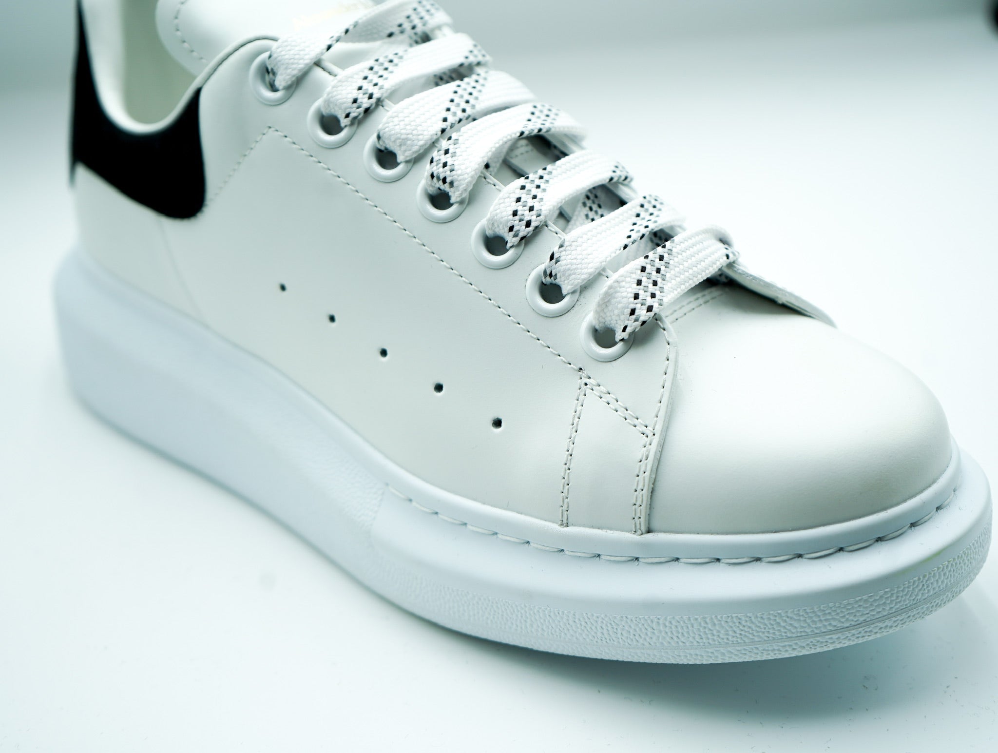 LARRY OVERSIZED WHITE/BLACK