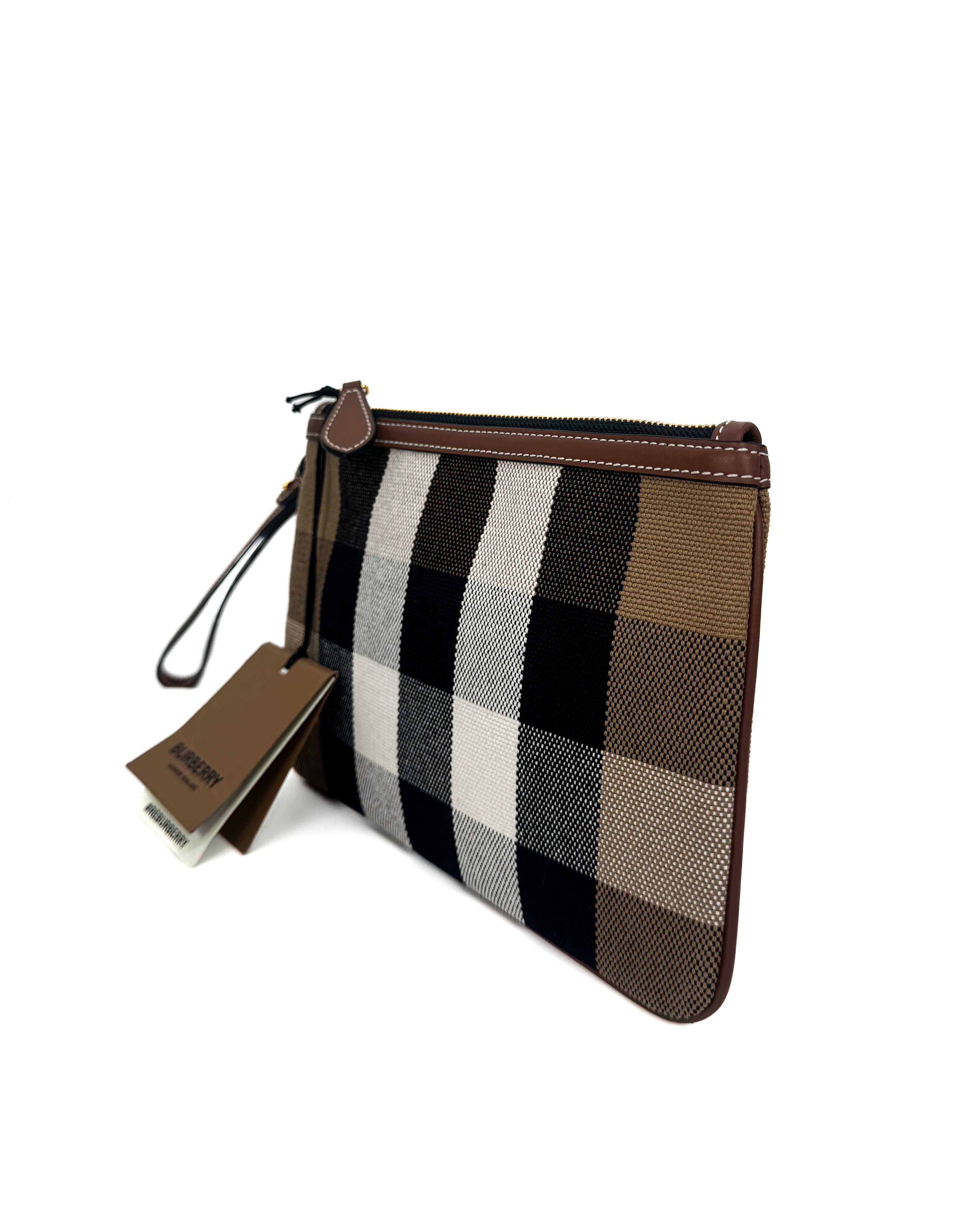 BURBERRY - LEATHER POUCH BROWN