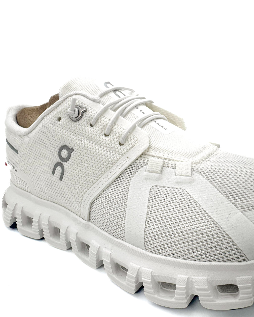 ON - CLOUD 6 WIDE WHITE/WHITE