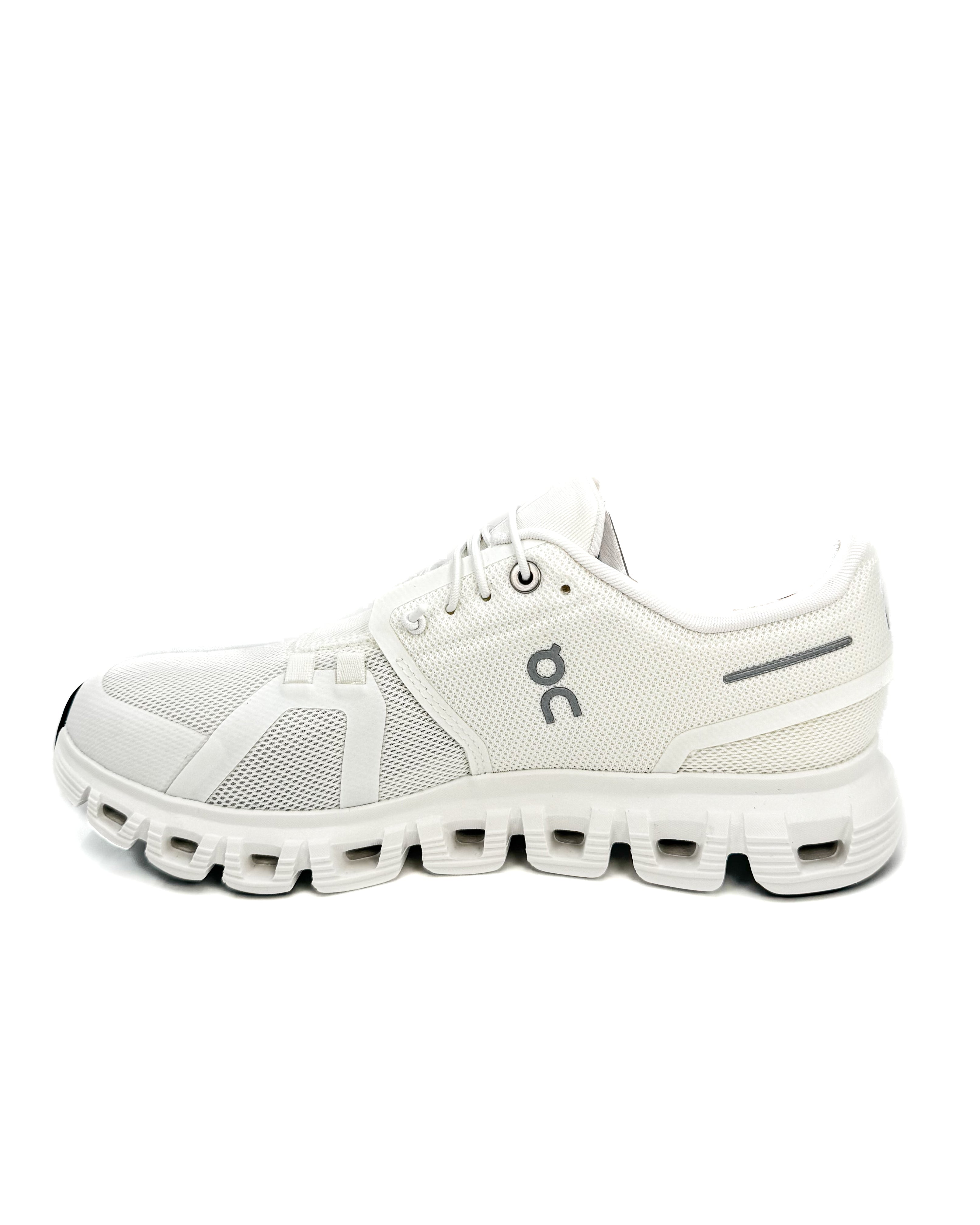 ON - CLOUD 6 WIDE WHITE/WHITE