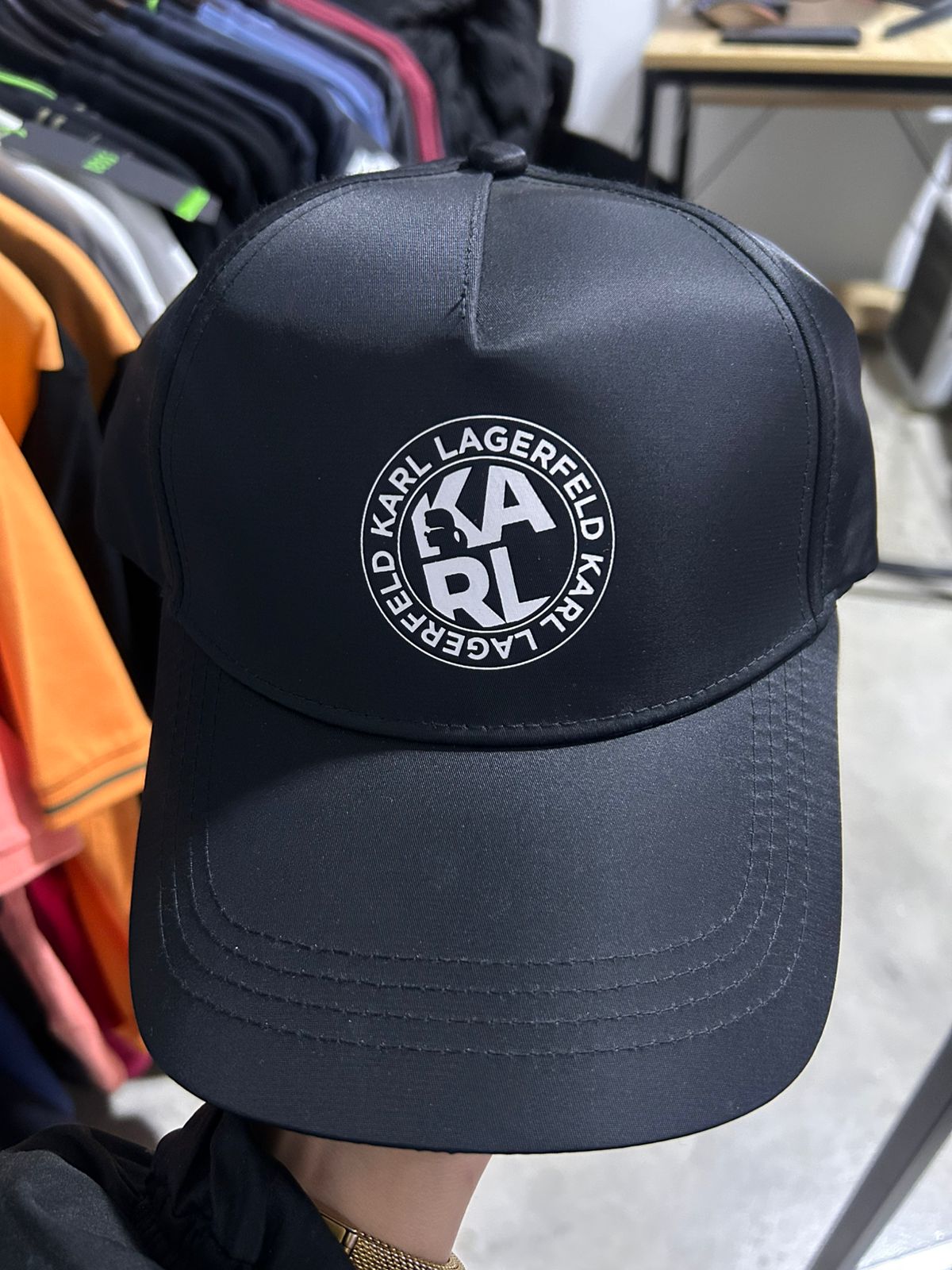KARL LAGERFELD - ATHLEISURE LOGO HAT BLACK