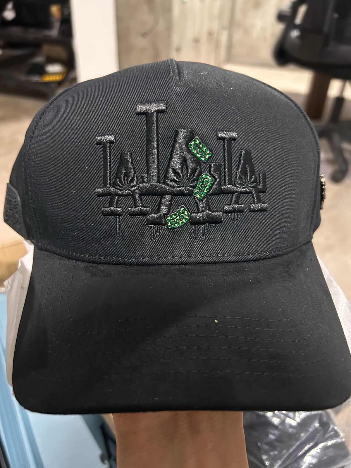 CASH ONLY - LA LAUGH BLACK